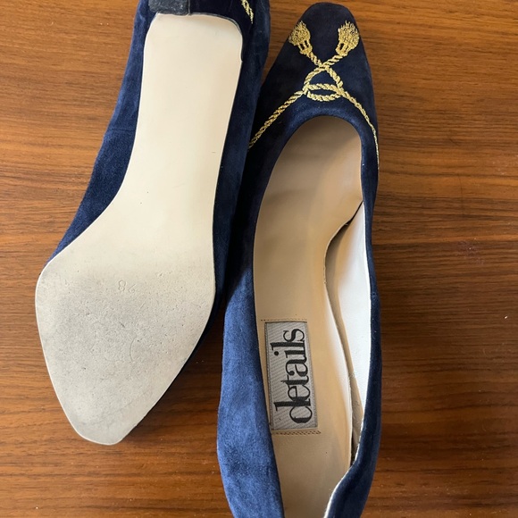 ✨ 80s VINTAGE Gold Tassel Navy Suede Pumps ✨ - Picture 5 of 5